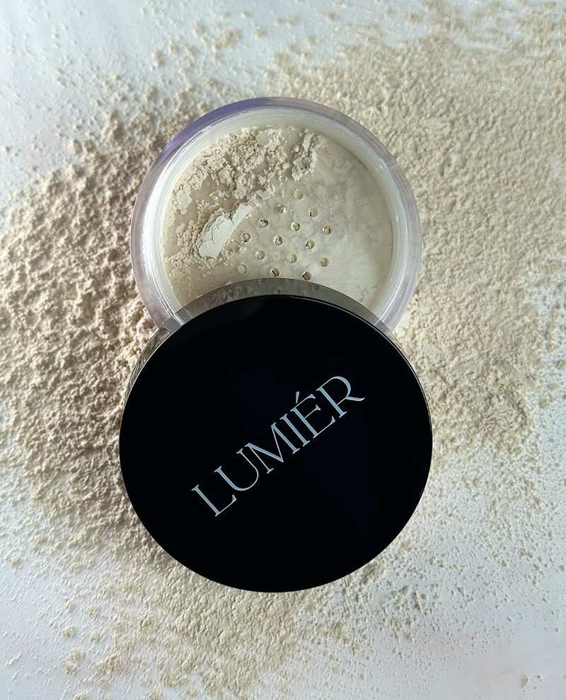 LUMIÉR Satin Skin – satynowy puder do twarzy dla skóry suchej i normalnej, efekt blur i wygładzenia