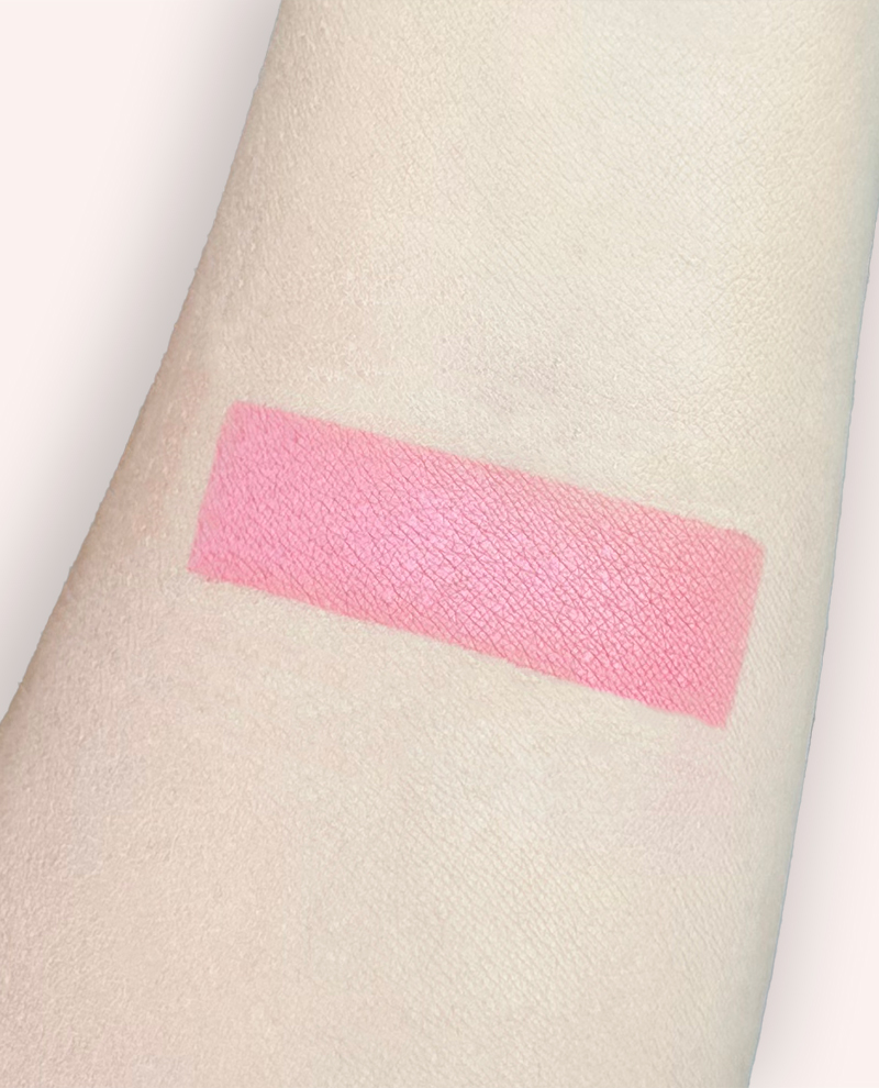 LUMIÉR BALLERINA – rozświetlający róż prasowany w odcieniach Rossita, Ballerina i Velvet z aksamitną konsystencją