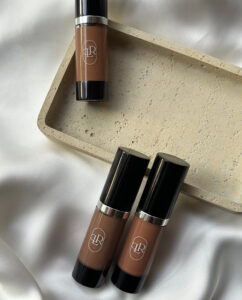 LUMIÉR – kremowy bronzer matowy w odcieniach Carmel, Solleo, Pepper, w opakowaniu airless