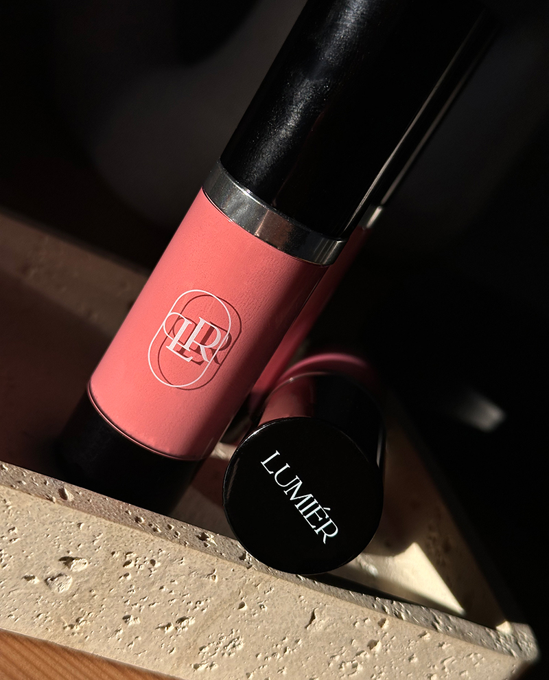 LUMIÉR – kremowy róż matowy w odcieniach Milla, Dolce i Noa z lekką konsystencją i świeżym wykończeniem