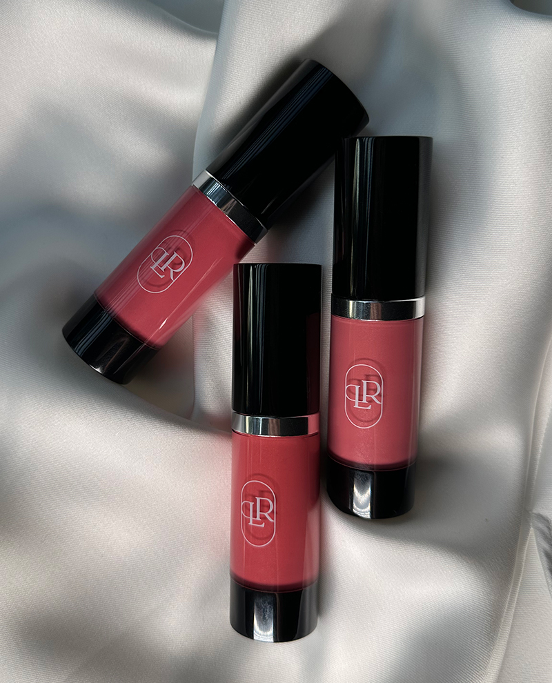 LUMIÉR – kremowy róż rozświetlający w odcieniach Blanca, Rosa i Luna z drobinkami i masełkową formułą