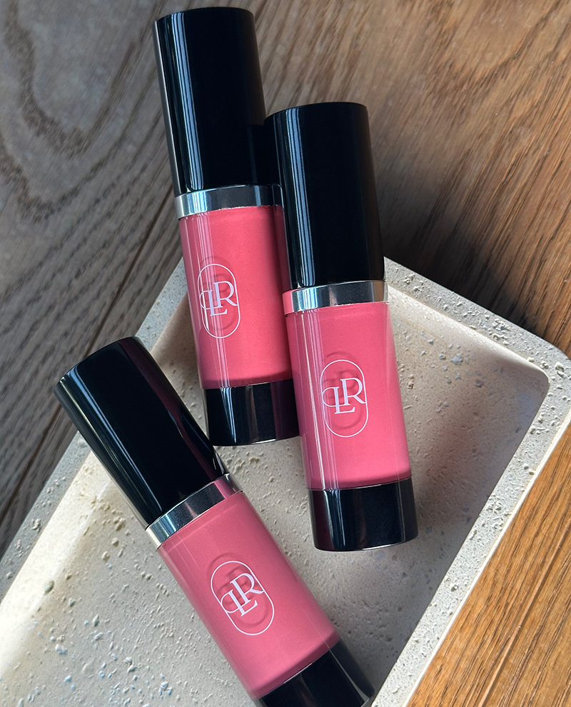 LUMIÉR – kremowy róż rozświetlający w odcieniach Blanca, Rosa i Luna z drobinkami i masełkową formułą