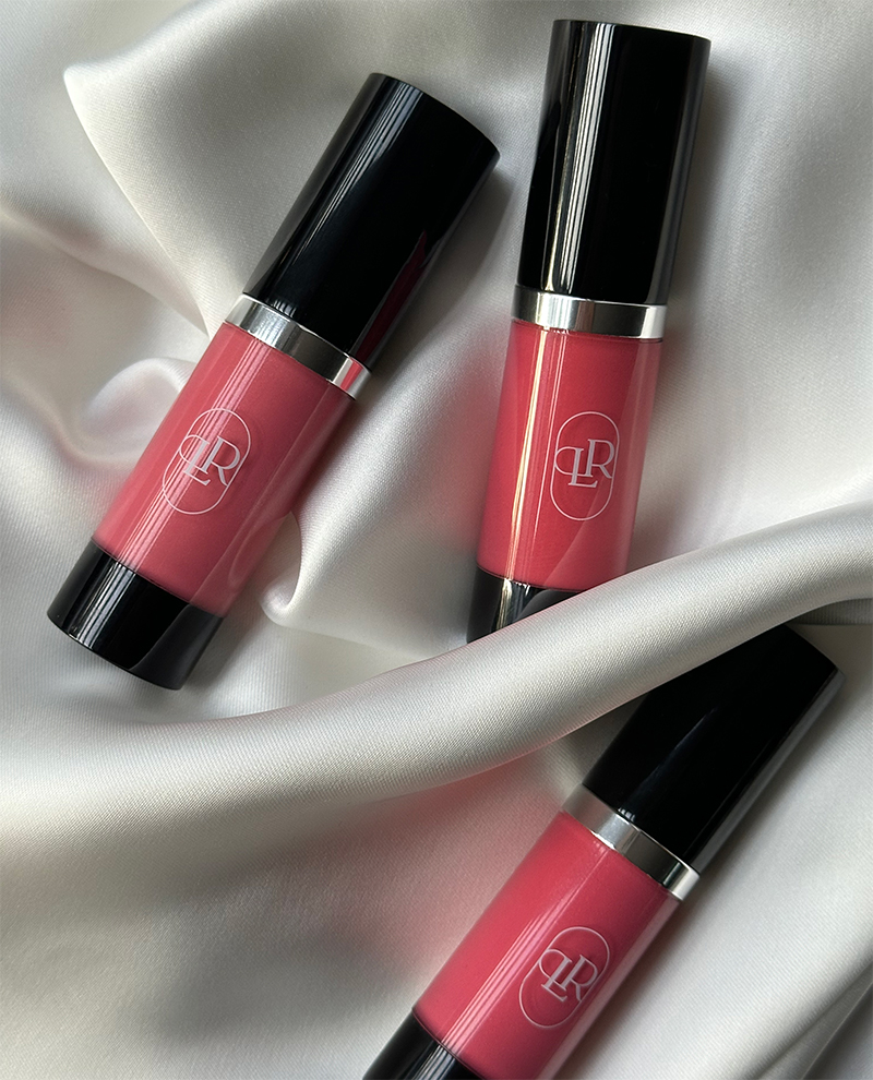 LUMIÉR – kremowy róż rozświetlający w odcieniach Blanca, Rosa i Luna z drobinkami i masełkową formułą