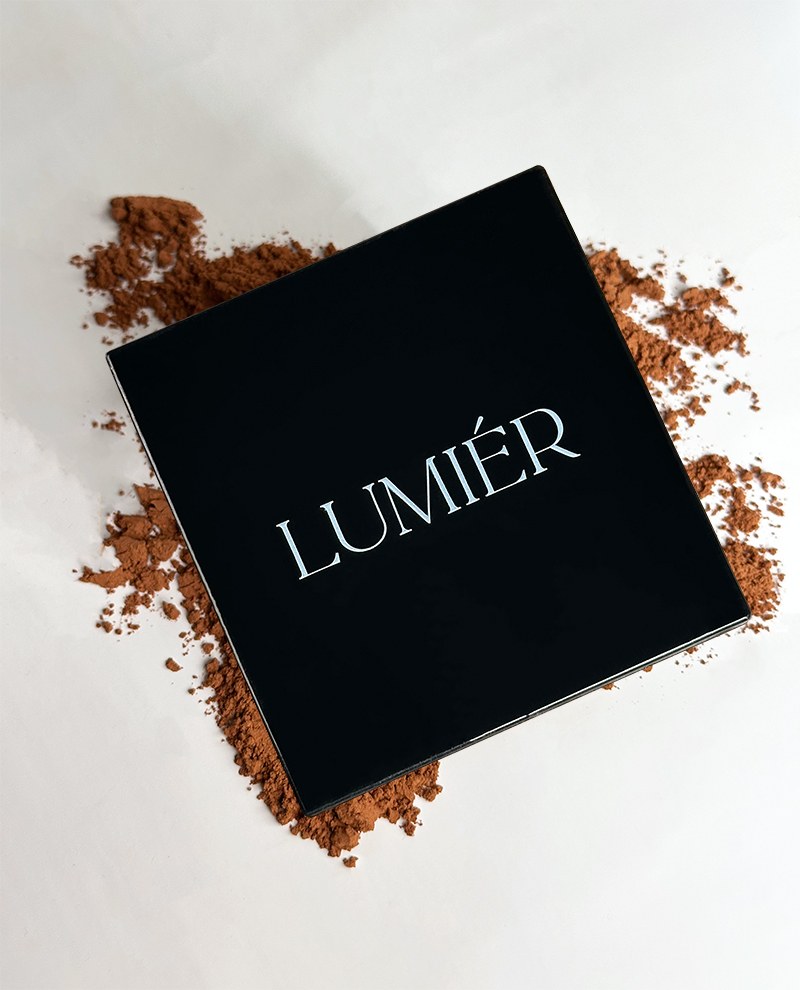 Bronzer LUMIÉR Rodeo – prasowany produkt w odcieniach Karibu, Coco i Rodeo, z masełkową formułą do konturowania i ocieplenia skóry