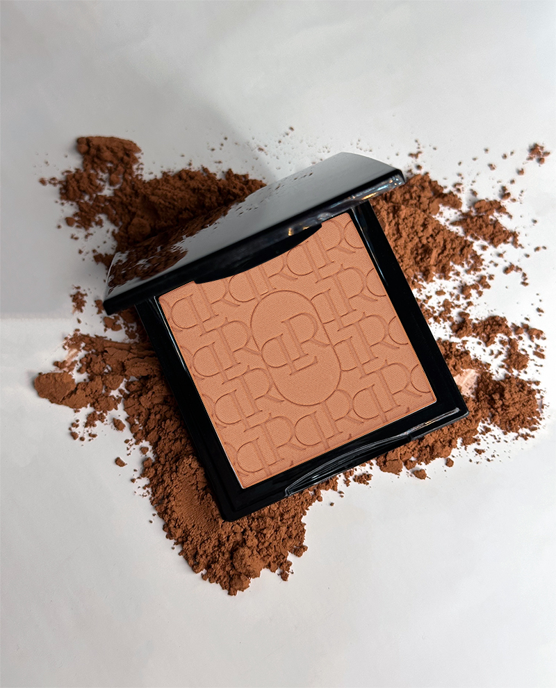 Bronzer LUMIÉR Rodeo – prasowany produkt w odcieniach Karibu, Coco i Rodeo, z masełkową formułą do konturowania i ocieplenia skóry