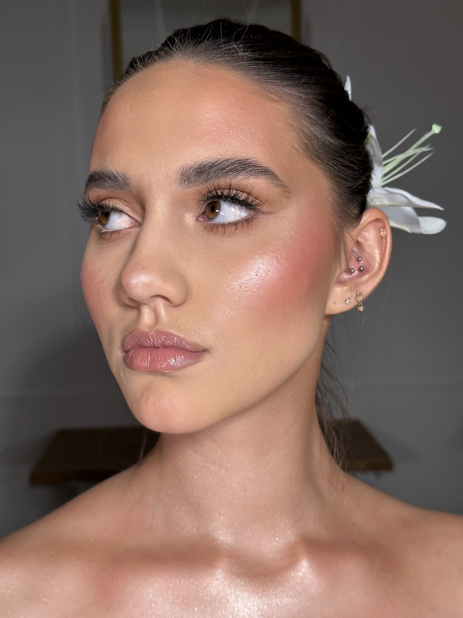 LUMIÉR BALLERINA – rozświetlający róż prasowany w odcieniach Rossita, Ballerina i Velvet z aksamitną konsystencją