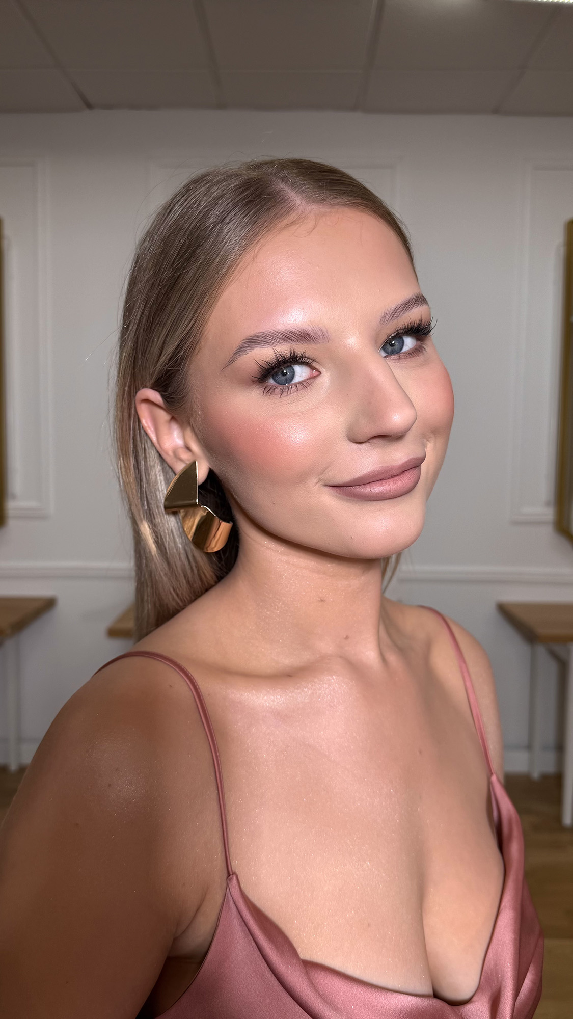 Róż do policzków LUMIÉR TINA w trzech odcieniach – Ines, Paola, Tina – o masełkowej formule i matowym wykończeniu